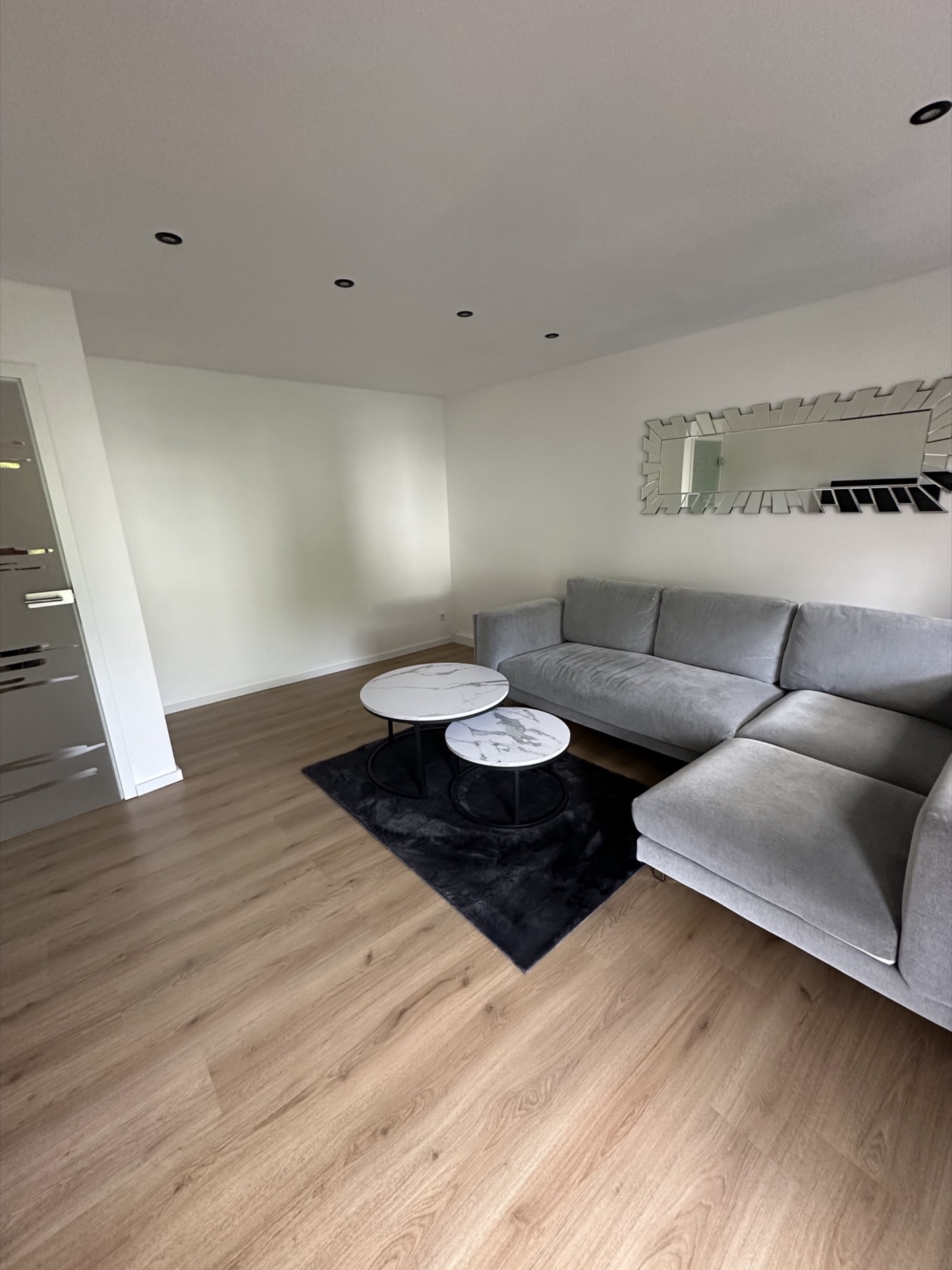Wohnzimmer mit Ecksofa